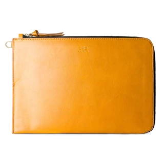 【alto 奧沰】iPad /Pro 11吋/ 10.5 吋 皮革收納包 – 焦糖棕(保護 iPad 的質感手拿包 附手腕繩)