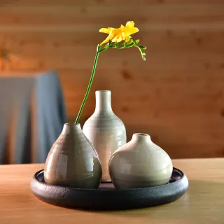 【YU Living 信歐傢居】北歐風陶製花瓶附托盤四件組(四件一組/白灰黑色)