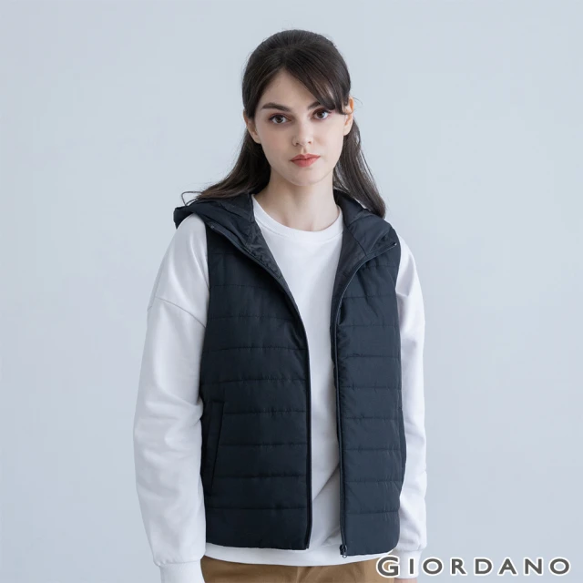 GIORDANO 佐丹奴【GIORDANO 佐丹奴】女裝素色連帽鋪棉背心(09 標誌黑)