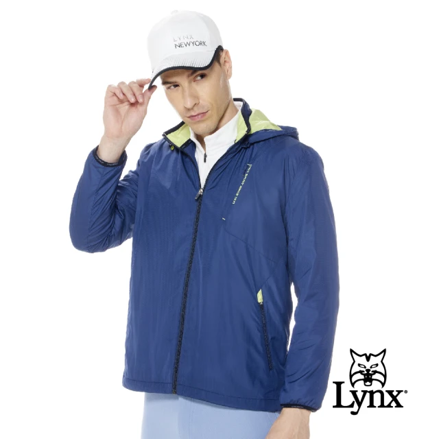 【Lynx Golf】男款防潑水刷毛保暖變色膠印LOGO印花拉鍊胸袋長袖可拆式連帽外套(深藍色)