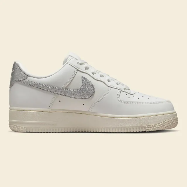 NIKE 耐吉】休閒鞋W AIR FORCE 1 07 ESS TRND 女鞋白銀(DQ7569100