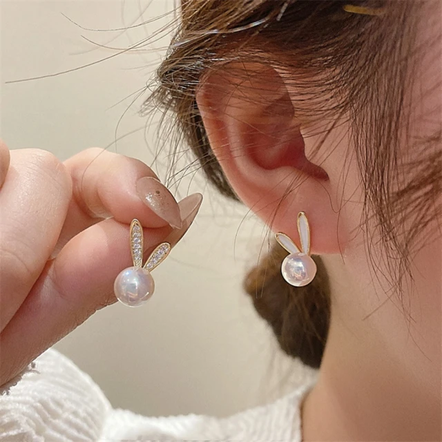 【Emi 艾迷】韓系可愛兔子珍珠鋯石油滴不對稱925銀針耳環