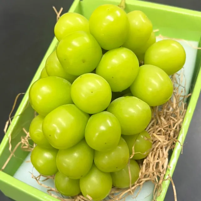 【RealShop 真食材本舖】最高等級日本岡山赤秀晴王麝香葡萄禮盒 單房入 約600g±10%(高檔水果送禮精品)