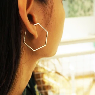 【mittag】hexagon earring_六邊形耳骨環(上班族 職場 女性 簡約 俐落 升職禮 耳環 飾品 銀飾)