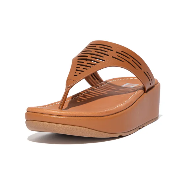 【FitFlop】LULU SLEEK LASER-CUT LEATHER TOE-POST SANDALS簍空雷射雕刻設計夾腳涼鞋-女(淺褐色)