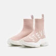 【STEVE MADDEN】MAESTRO 潮流款 品牌字母襪套休閒鞋(粉色)