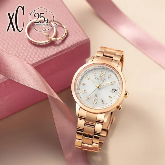 【CITIZEN 星辰】xC 廣告款 亞洲限定光動能鈦金電波錶 石英錶/36mm(CB1107-58A)
