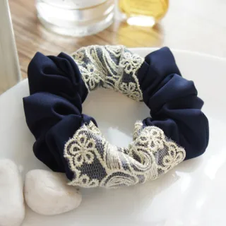 【Akiko Sakai】清新蕾絲花紋刺繡造型髮圈(生日 送禮 禮物)