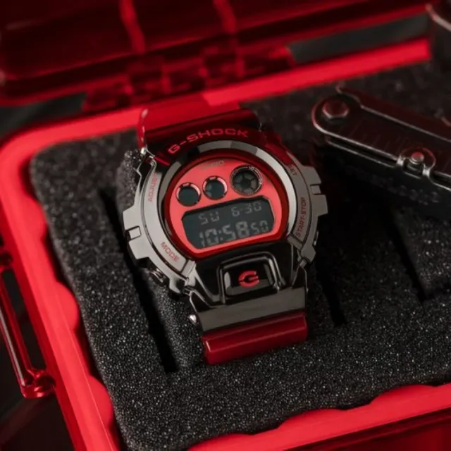 【CASIO 卡西歐】G-SHOCK 25周年金屬手錶 電子錶-黑紅(GM-6900B-4)