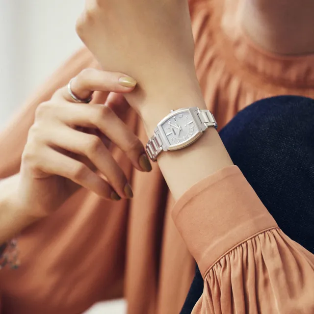 【SEIKO 精工】LUKIA 太陽能電波鈦金屬女錶-銀X銀白 送禮 禮物 推薦(SSQW057J/1B32-0AV0S)