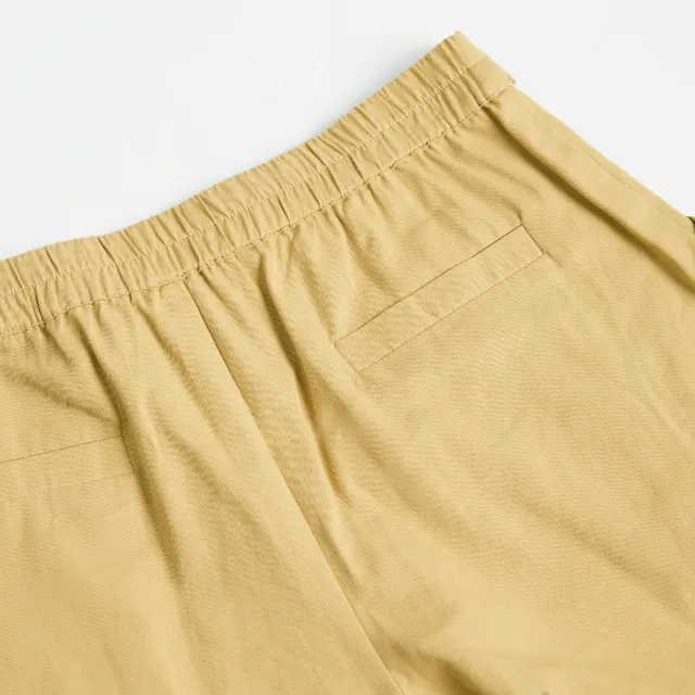 【OUWEY 歐薇】清新氣質不規則腰釦鬆緊短褲(黃色；S-L；3222086028)