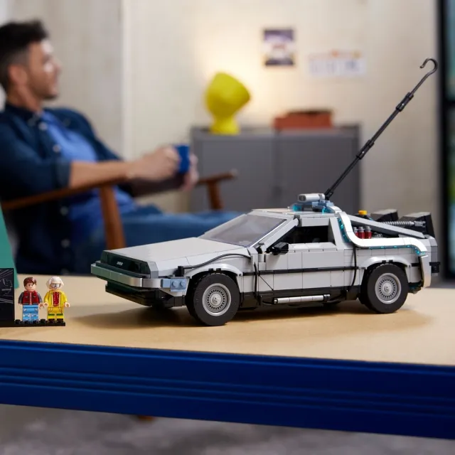 【LEGO 樂高】Icons 10300 回到未來時光機(電影《回到未來》 模型 禮物 居家擺設)