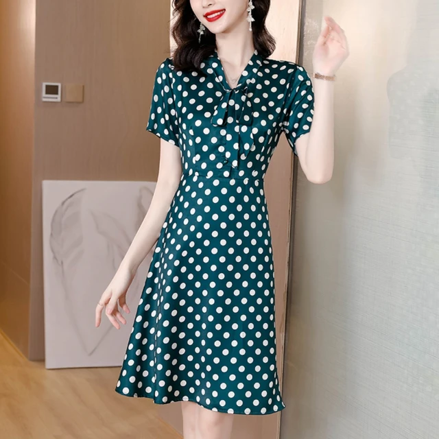 【REKO】現貨-玩美衣櫃絲滑甜美綠色蝴蝶領圓點洋裝M-4XL