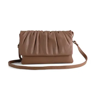 【MARKBERG】Margote 丹麥手工牛皮率性褶皺多夾層肩揹包 斜背包 側肩包(榛果棕)