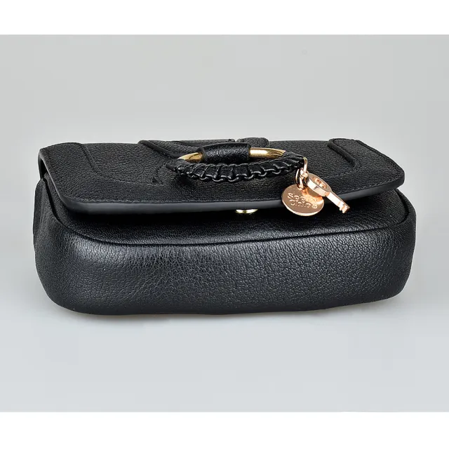 【See by Chloe’】SBC See by Chloe HANA壓印LOGO山羊皮圓環編織磁釦式斜背馬鞍包(黑)
