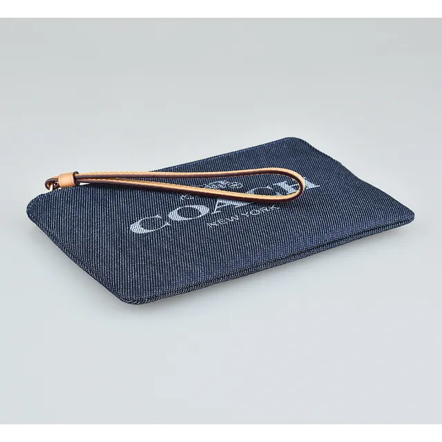 【COACH】COACH刺繡字大LOGO丹寧布拉鍊手拿包(大/丹寧藍)