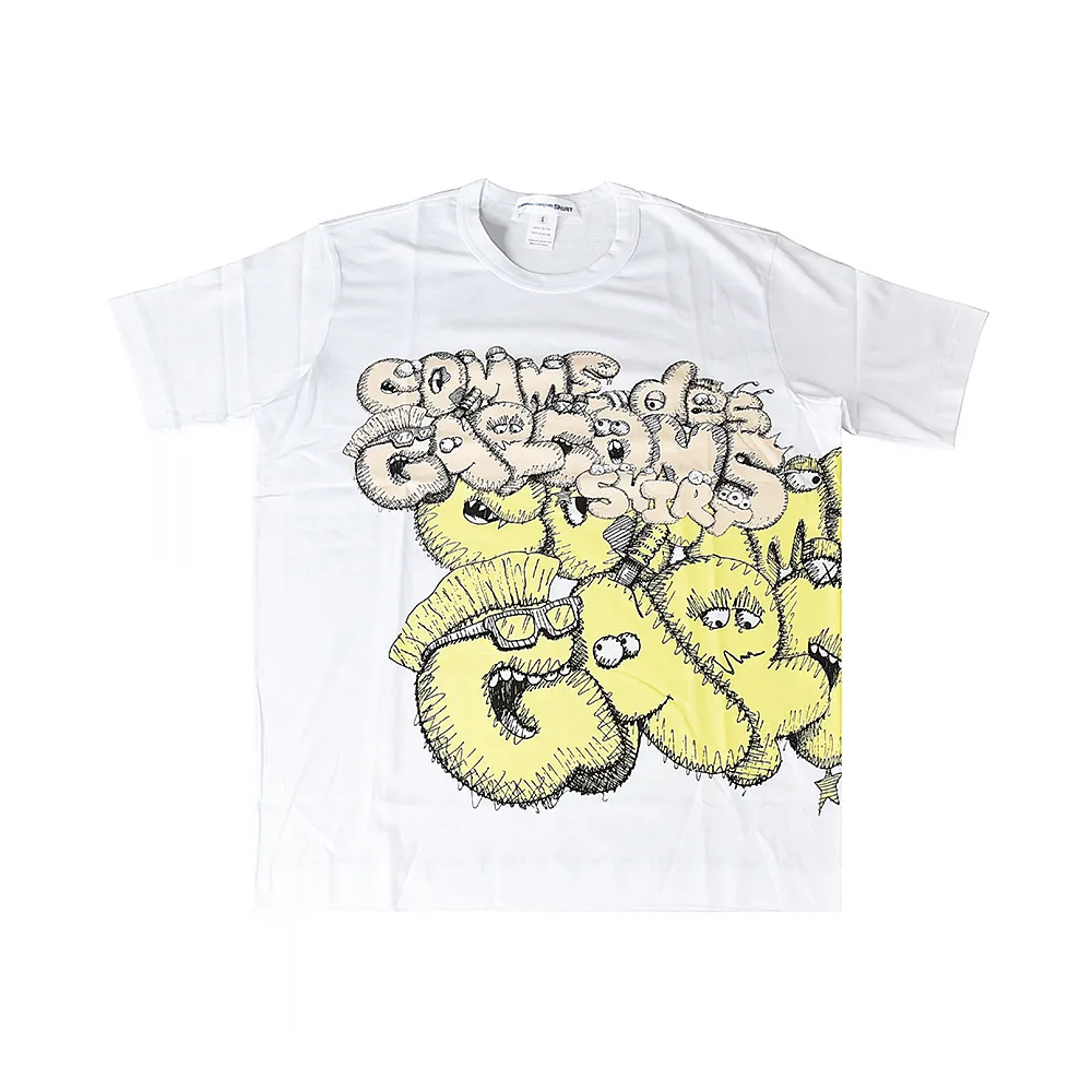 【Comme Des Garcons CDG】COMME DES GARCONS X KAWS聯名款 塗鴉印花LOGO純棉短袖T恤(男款/淺橘黃字/白)