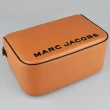 【MARC JACOBS 馬克賈伯】MARC JACOBS THE SOFT BOX 23黑字LOGO牛皮拉鍊手提斜背包(黑芥末黃棕)