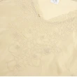 【ILEY 伊蕾】典雅花卉刺繡萊賽爾纖維上衣(兩色；M-XL；1222061001)