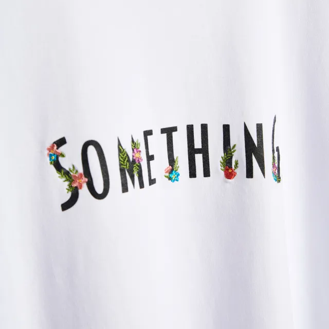 【SOMETHING】女裝 紫標 小花LOGO短袖T恤(白色)