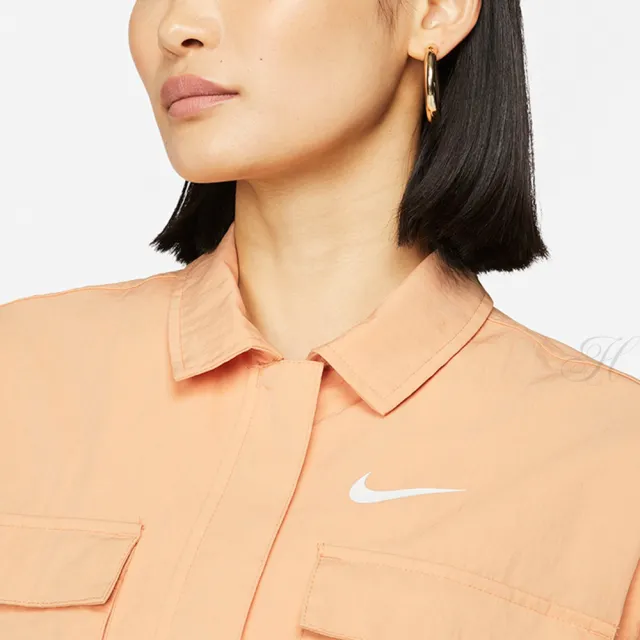 【NIKE 耐吉】外套 女款 風衣外套 立領外套 運動 AS W NSW ESSNTL WVN JKT FIELD 橘 DM6244-851