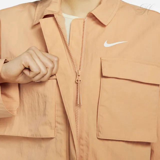 【NIKE 耐吉】外套 女款 風衣外套 立領外套 運動 AS W NSW ESSNTL WVN JKT FIELD 橘 DM6244-851