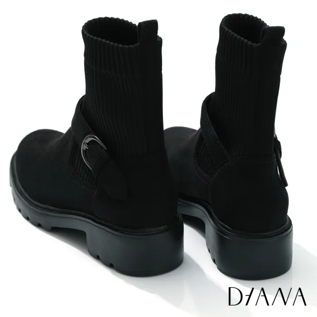 【DIANA】4.5 cm牛皮x重磅彈性布雙材質拼接圓環金屬皮帶釦飾短筒靴(反毛黑)
