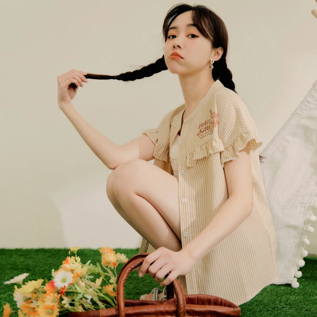 OB 嚴選 圓領食物塗鴉反摺短袖側開衩長洋裝 《DA1027 OB 嚴選 圓領食物塗鴉反摺短袖側開衩長洋裝 《DA1027