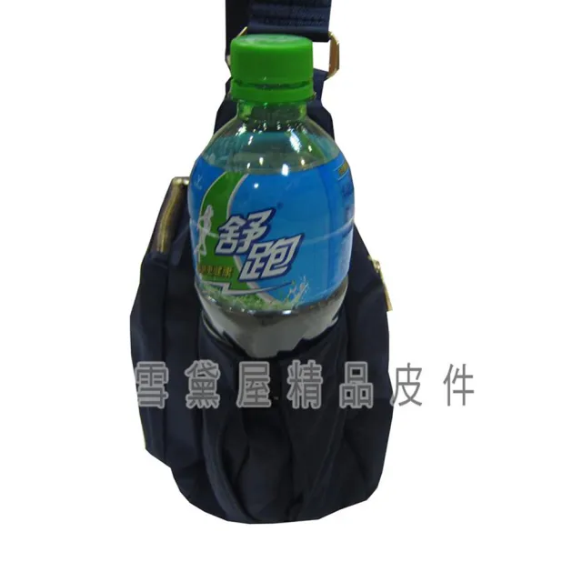 【SNOW.bagshop】雙11 斜側包 中容量 外側袋可放水瓶 進口專櫃 超輕量 防水水晶布