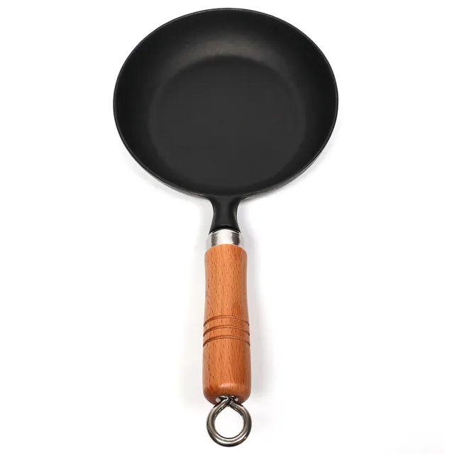 【南部鐵器】福介商店 日本鑄鐵鍋南部鐵器 岩鑄 歐姆蛋木柄平底鍋 18cm IH爐可用鍋 平底鍋 炒鍋 煎鍋