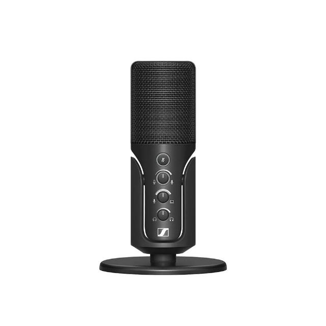 Sennheiser 森海塞爾 Profile USB 電容式麥克風是專業級桌上型錄音裝置，採用全向式指向性設計，捕捉清晰高品質音訊，適合線上會議、直播、錄音與遠距工作。支援隨插即用功能，內建音量控制鈕，相容 Android、iOS 與 Windows 系統，輕鬆連線電腦。配件包含桌面支架、1.2M USB-C 連線線及快速指南，尺寸僅 50 x 152mm、重量 350g 的黑色系輕巧設計，便於攜帶與安裝。享 2 年保固，BSMI 認證，專業音效盡在掌握。