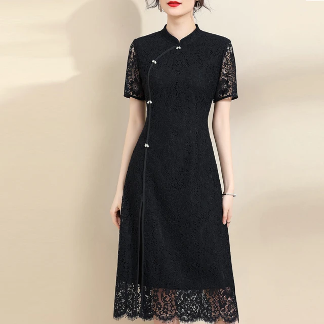 【FQ 時尚天后】旗袍領素黑開叉鉤花蕾絲洋裝(中大尺碼/M-4XL)