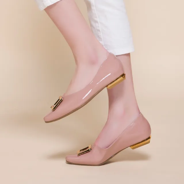 【FAIR LADY】我的旅行日記 輕奢方形飾釦V字鞋口平底鞋(鏡面粉、502705)