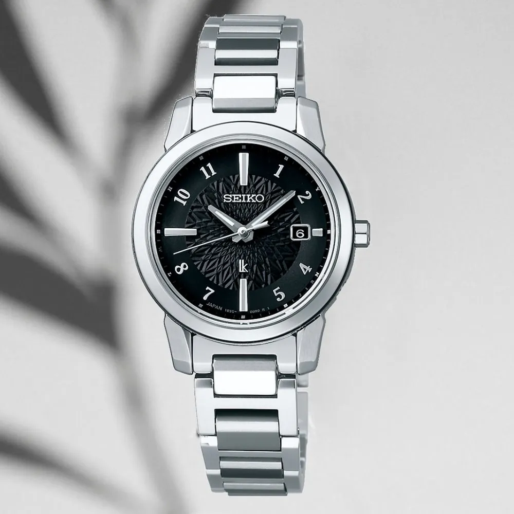 【SEIKO 精工】LUKIA 太陽能 電波對時 鈦金屬 黑面女腕錶-28m/SK027(SSQV081J/1B35-0AN0D)
