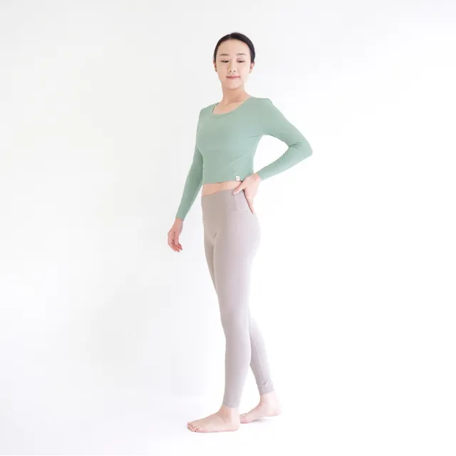 【Mukasa 慕卡莎】DURABLE 挖洞露背長袖坑條罩衫 - 草原綠 - MUK-23044(瑜珈服、瑜珈罩衫、運動上衣)
