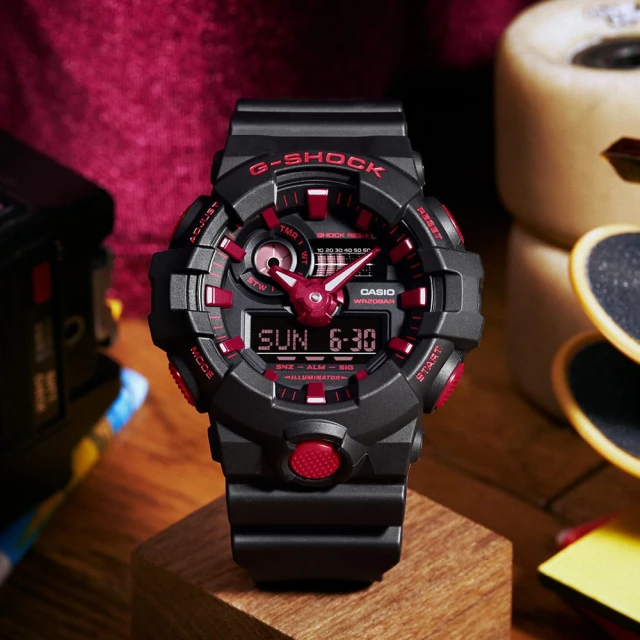 【CASIO 卡西歐】G-SHOCK 火焰紅黑雙顯手錶 畢業禮物(GA-700BNR-1A)