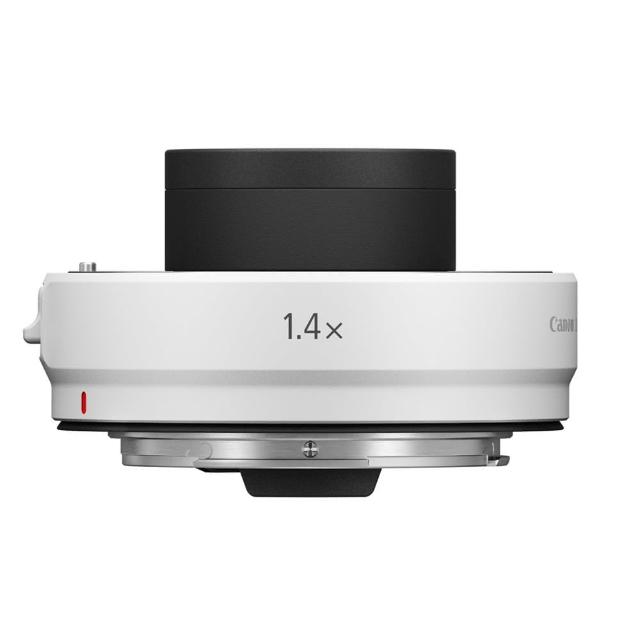  Canon 佳能 Extender RF 1.4x 增距配接鏡專為 RF 鏡頭系統設計，提供 1.4 倍放大倍率，讓您的遠攝鏡頭輕鬆捕捉更多細節。鏡片組 4-7 結構，體積輕巧僅 225g、直徑 71.2 × 鏡長 20.3mm，完美適用於野生攝影與運動拍攝。享有 12 個月保固，專業品質保證，提升您的 RF 系統效能。 