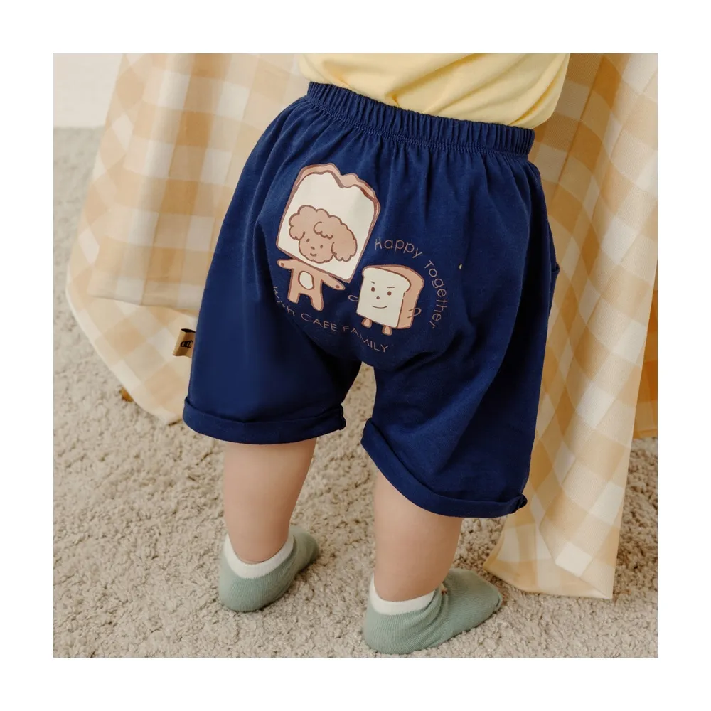 【OB 嚴選】咖啡廳家族純棉可愛印花雙口袋寶寶短褲嬰幼童裝 《QA1696》