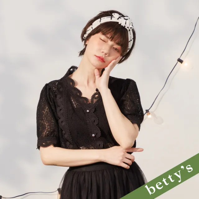 【betty’s 貝蒂思】滿版蕾絲珠釦裝飾上衣(黑色)