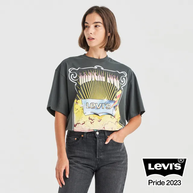 【LEVIS 官方旗艦】Pride平權系列 女 寬鬆長版短袖T恤/寬袖/彩虹稜鏡Logo/彩虹旗標 熱賣單品 A4924-0018