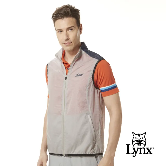 【Lynx Golf】男款輕量沖孔透氣布料配布剪裁後腰方塊印花拉鍊口袋無袖背心(三色)