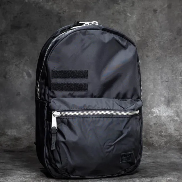 【Herschel】雙11 Lawson Surplus 尼龍 魔鬼氈 黑色 全黑 迷彩內裏 銀拉鍊 筆電夾層 防潑水 男 