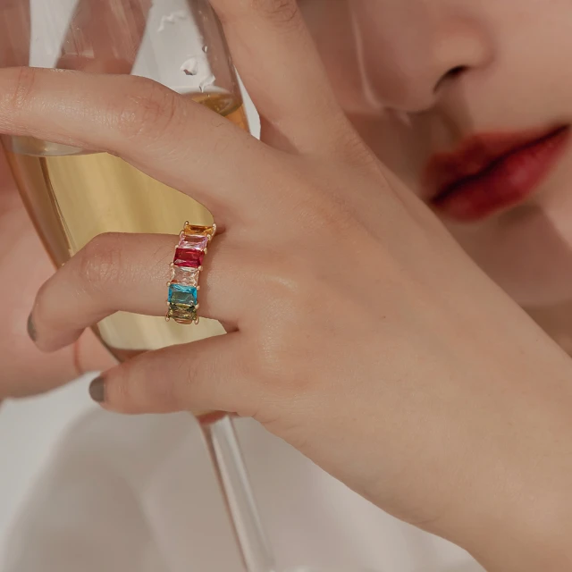 【OB 嚴選】韓國連線鑲嵌彩色寶石金色戒指 《XC0012》