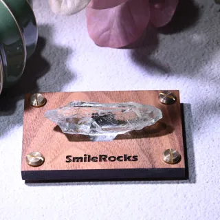 【SmileRocks 石麥】綠水晶冰塊 6.5x1.8x1.4cm(招財水晶 附SmilePad 6x9底板)