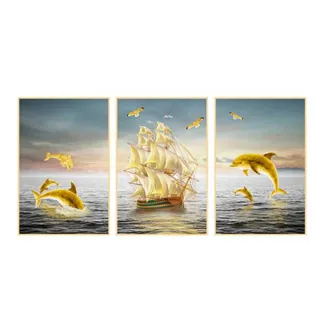 【北熊の天空】一帆風順 海豚 帆船 三聯式 油畫風 自黏裝飾畫 沙發背景圖 床頭畫(客廳牆貼 裝飾牆貼 壁貼)