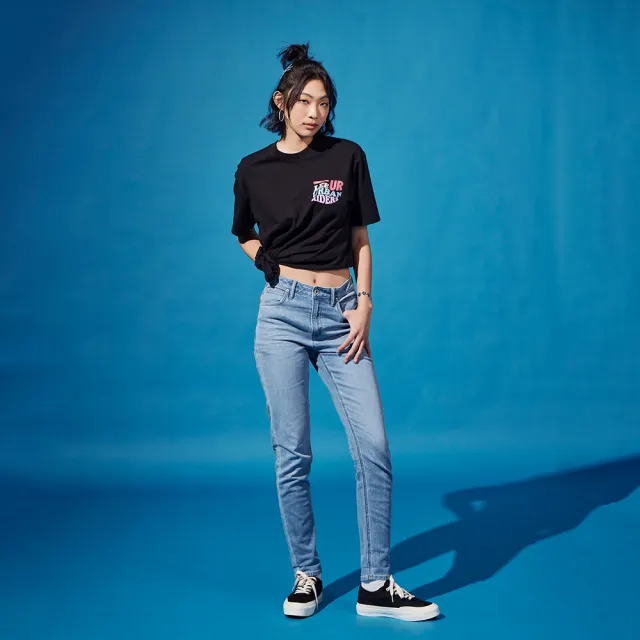 【Lee】出清品-女裝 短袖T恤 / 左胸藝術字體 共2色 季節性版型(LB302060848 / LB302060K11)
