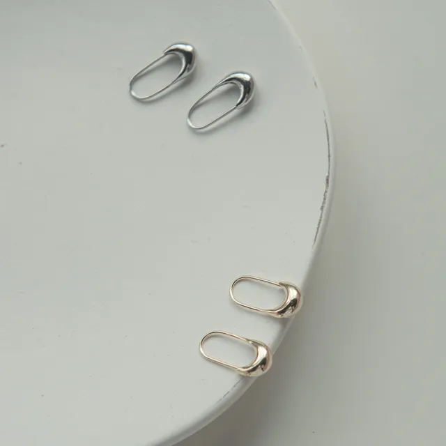 【Queenshop】女裝 正韓 小巧迴紋針造型耳針式耳環 兩色售 現+預 07030781