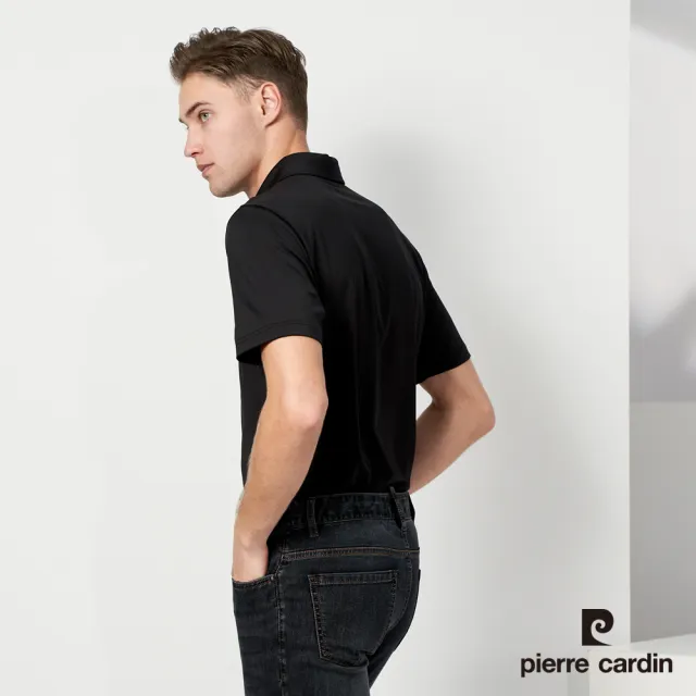【pierre cardin 皮爾卡登】休閒服飾 男款 吸濕排汗胸前印花襯衫領短袖polo衫-黑色(5237204-99)