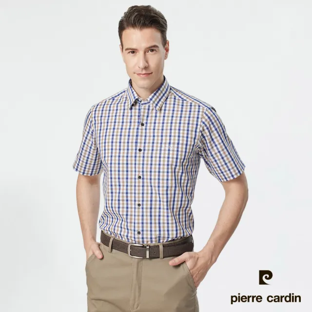 【pierre cardin 皮爾卡登】男襯衫 棉混紡抗皺舒適扣領休閒格紋短袖襯衫_卡其格(53251-83)