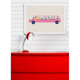 【摩達客】西班牙知名插畫家Judy Kaufmann-藝術創作海報掛畫裝飾畫-粉紅汽車(附本人簽名/含木框)